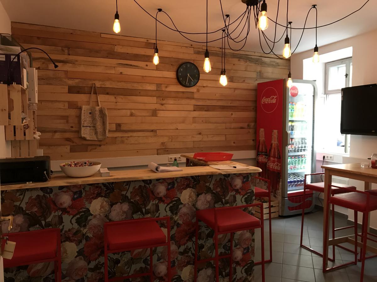 Boutique Hostel Zum Goldenen Kegel Вена Экстерьер фото