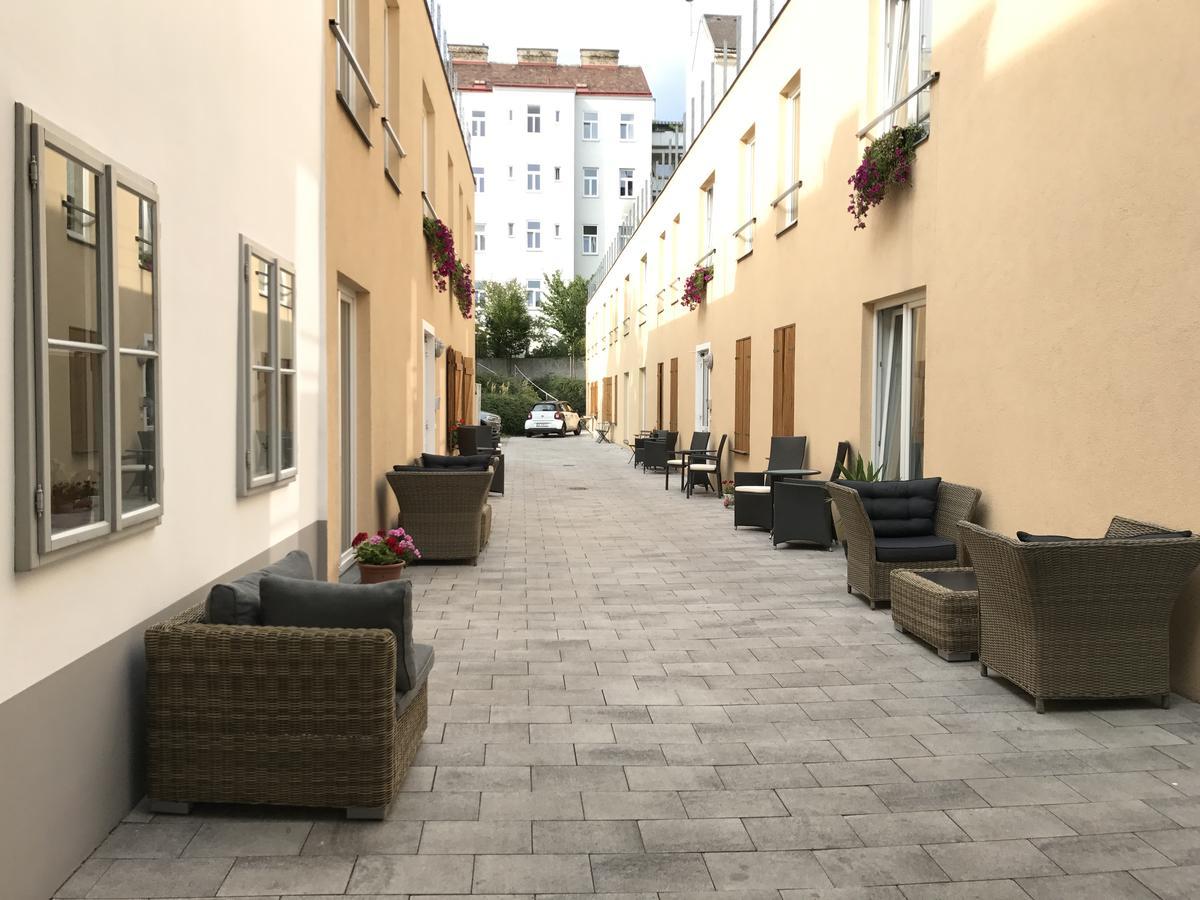 Boutique Hostel Zum Goldenen Kegel Вена Экстерьер фото