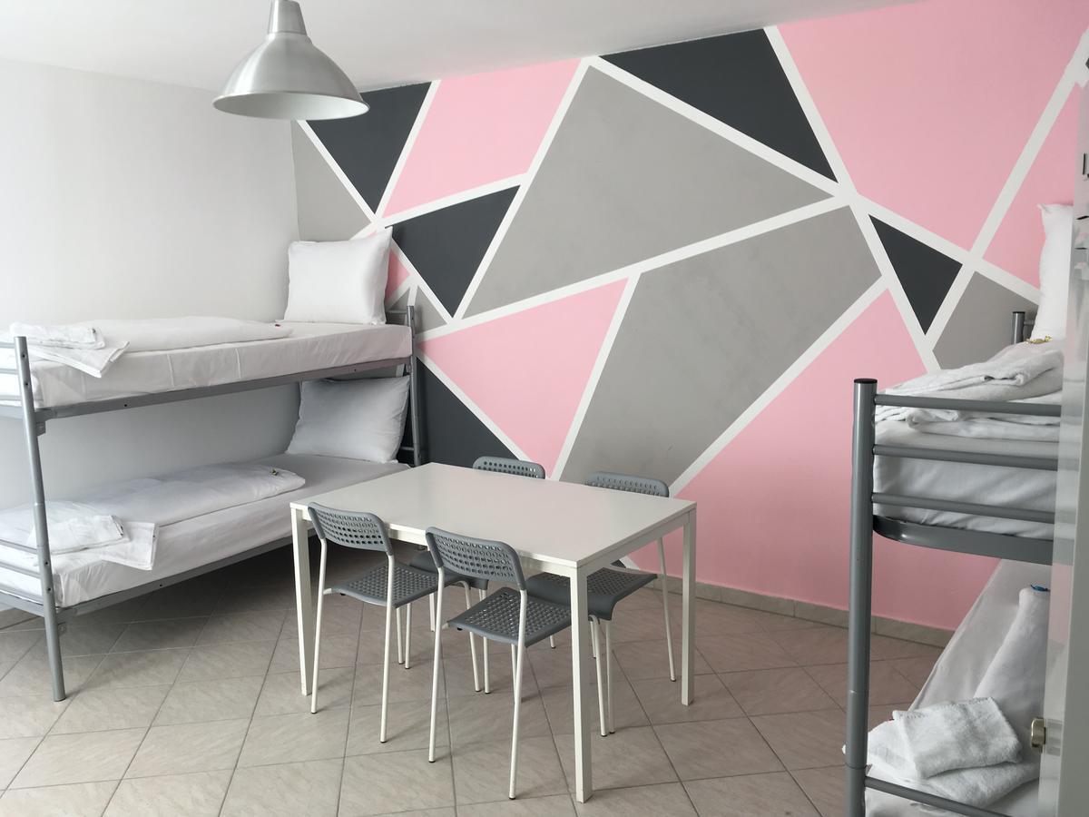 Boutique Hostel Zum Goldenen Kegel Вена Экстерьер фото