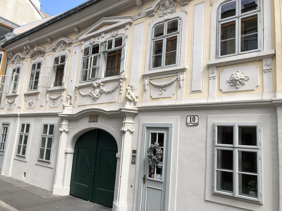 Boutique Hostel Zum Goldenen Kegel Вена Экстерьер фото