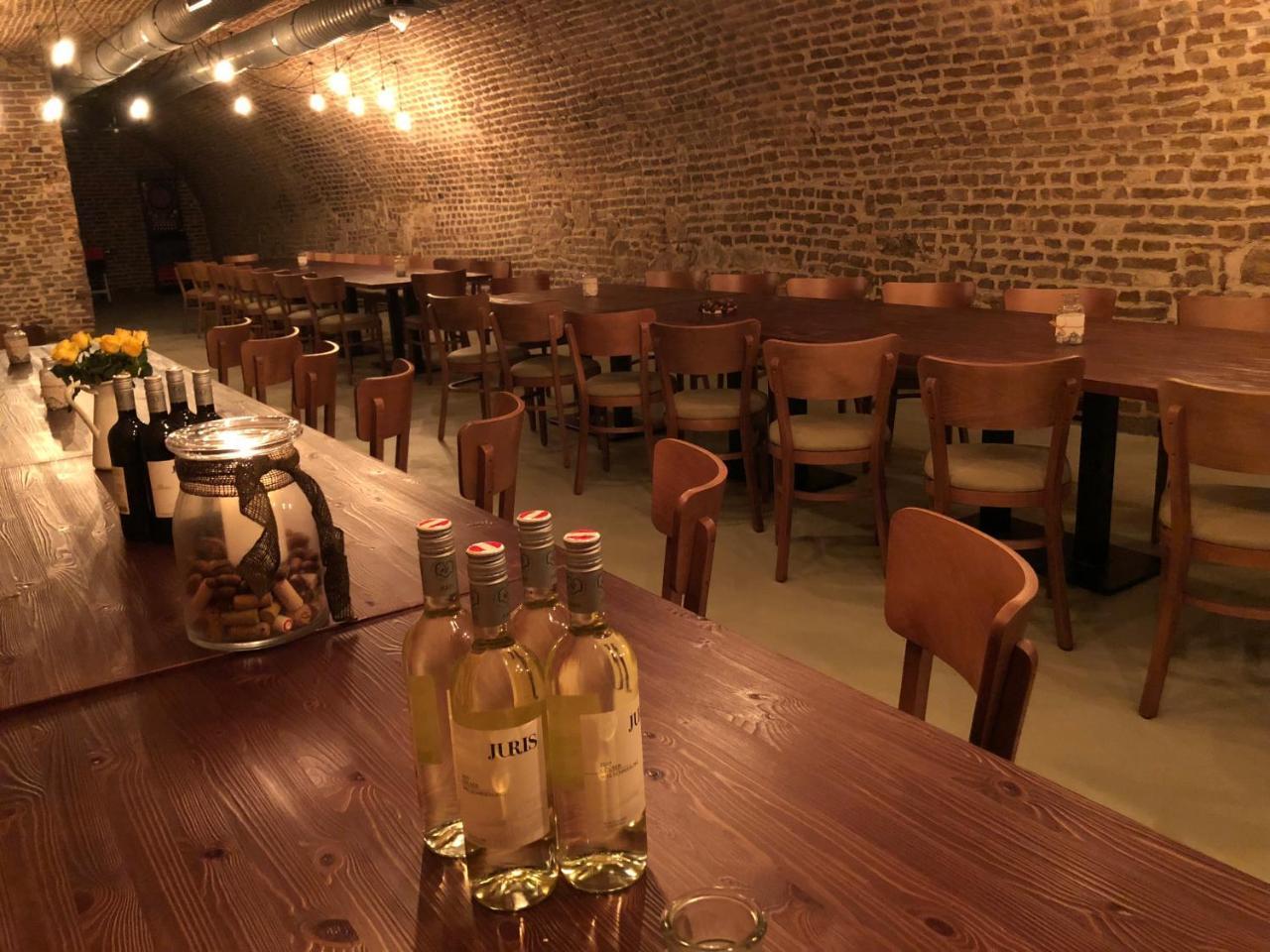 Boutique Hostel Zum Goldenen Kegel Вена Экстерьер фото