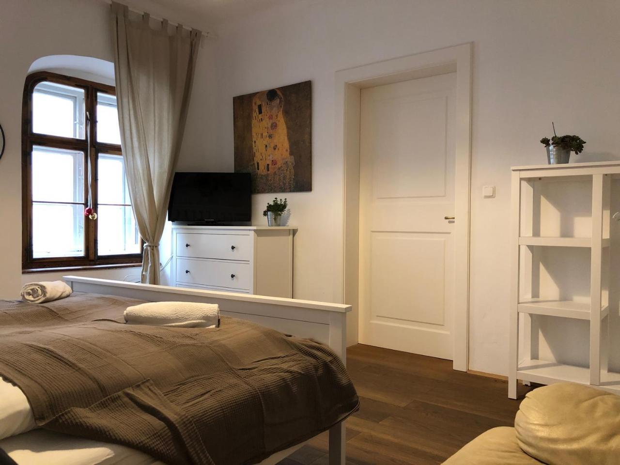 Boutique Hostel Zum Goldenen Kegel Вена Экстерьер фото