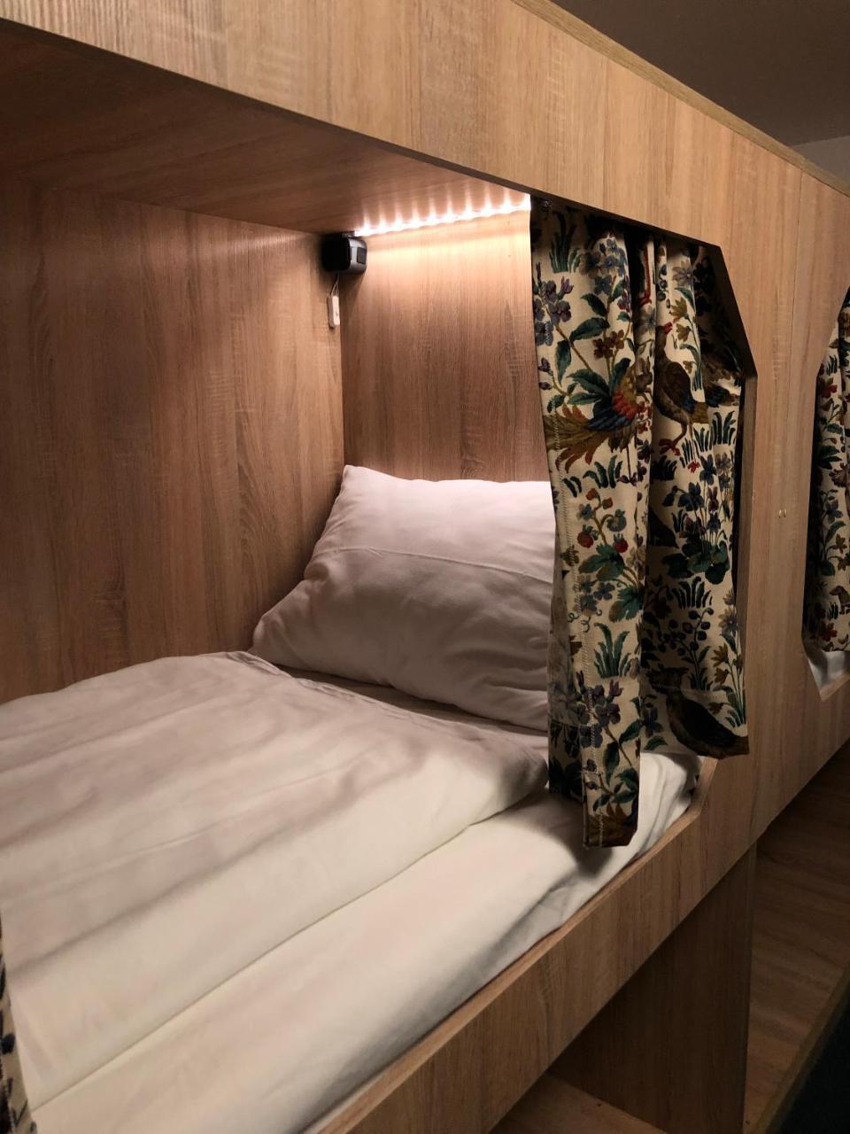 Boutique Hostel Zum Goldenen Kegel Вена Экстерьер фото