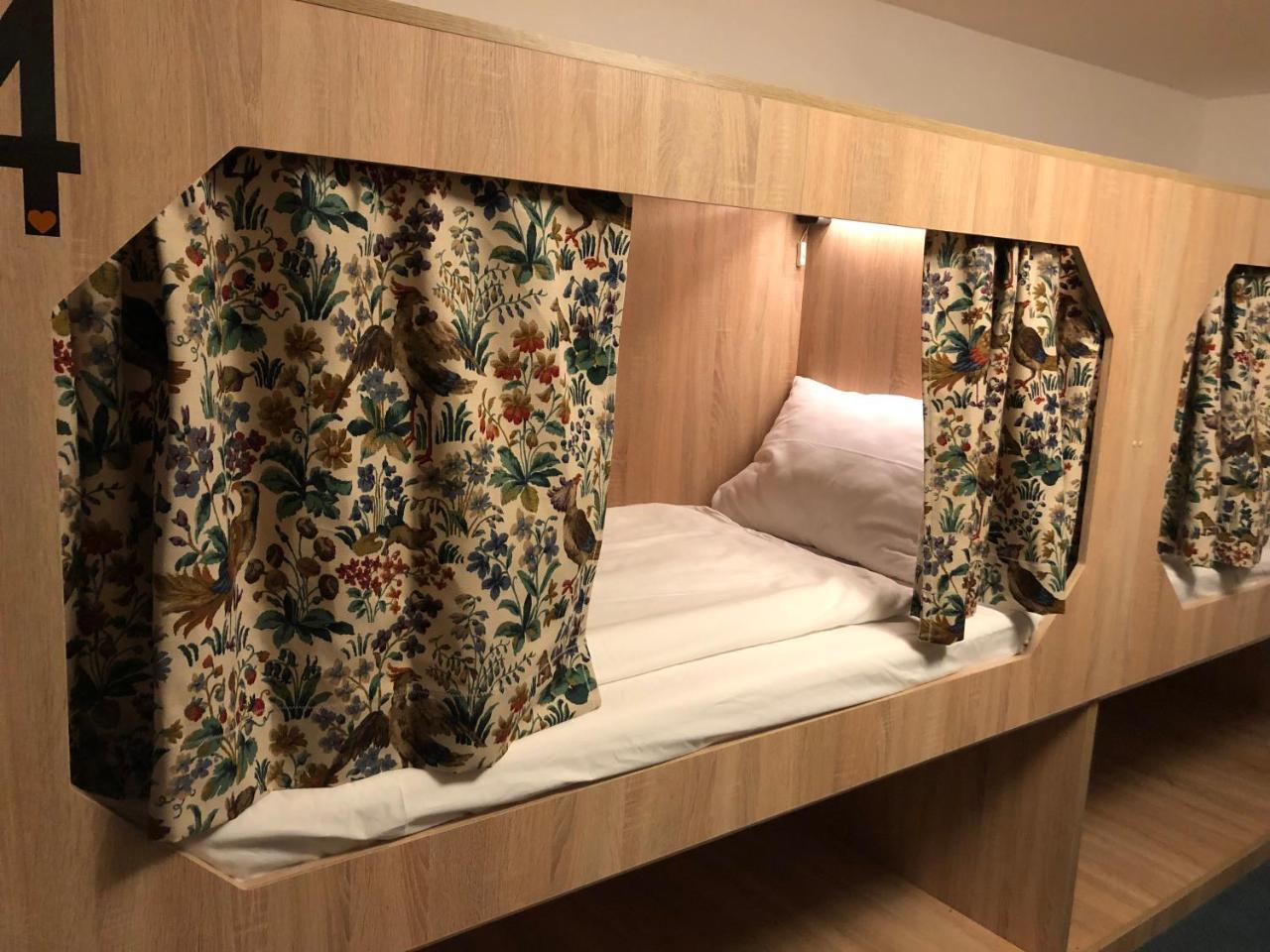 Boutique Hostel Zum Goldenen Kegel Вена Экстерьер фото